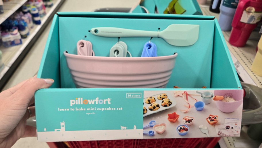 hand holding pillowfort cupcake playset 